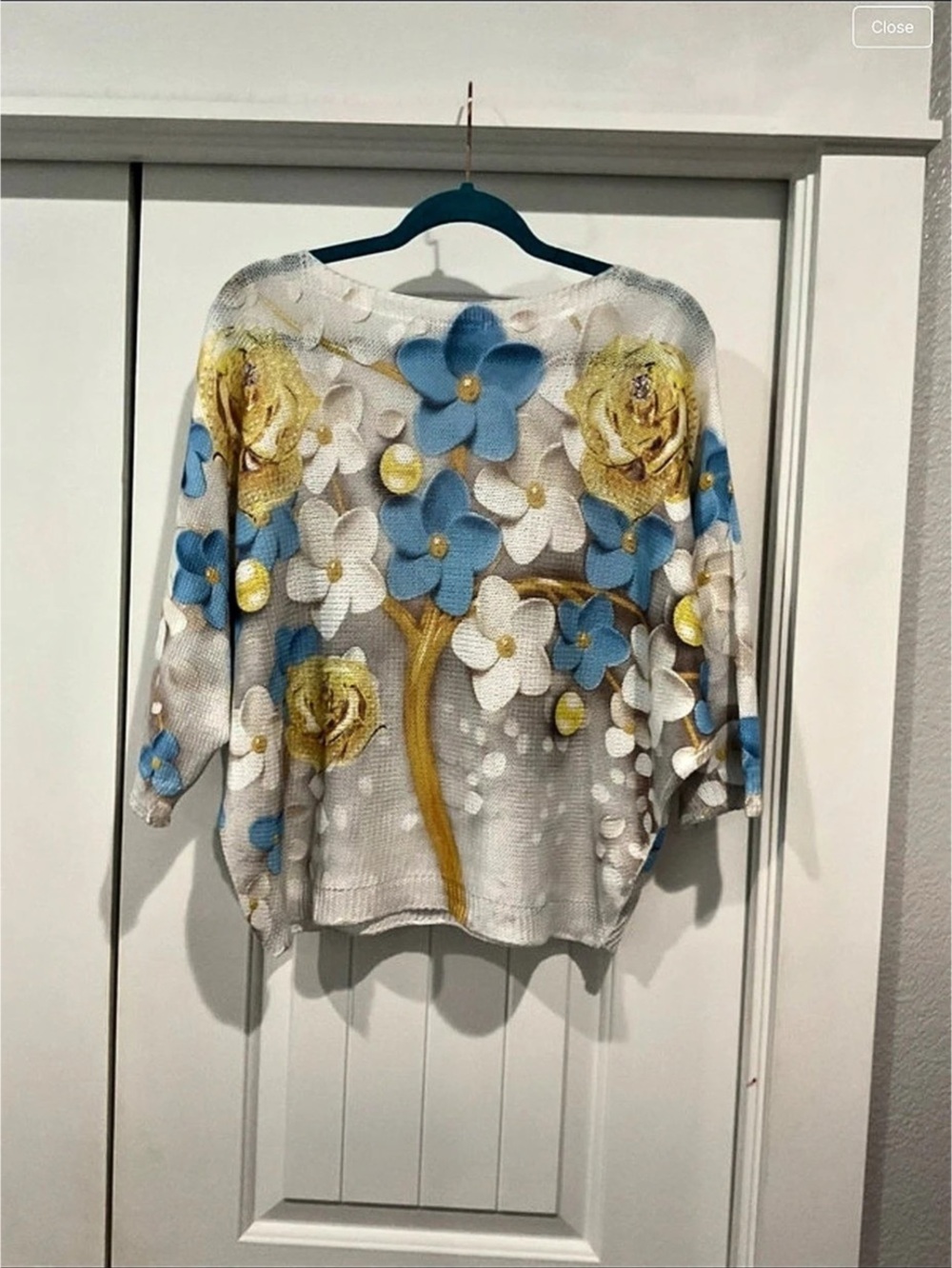 Gigi Moda Floral Sweater in White & Blue Like New